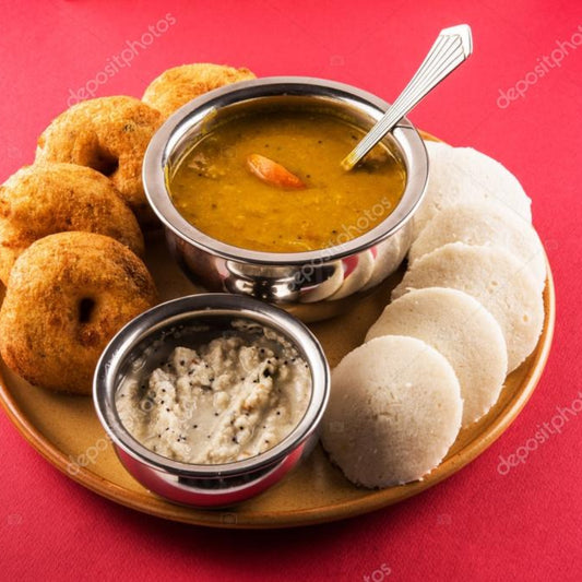 2 Idli, 2 Vadas with Sambar and Chutney